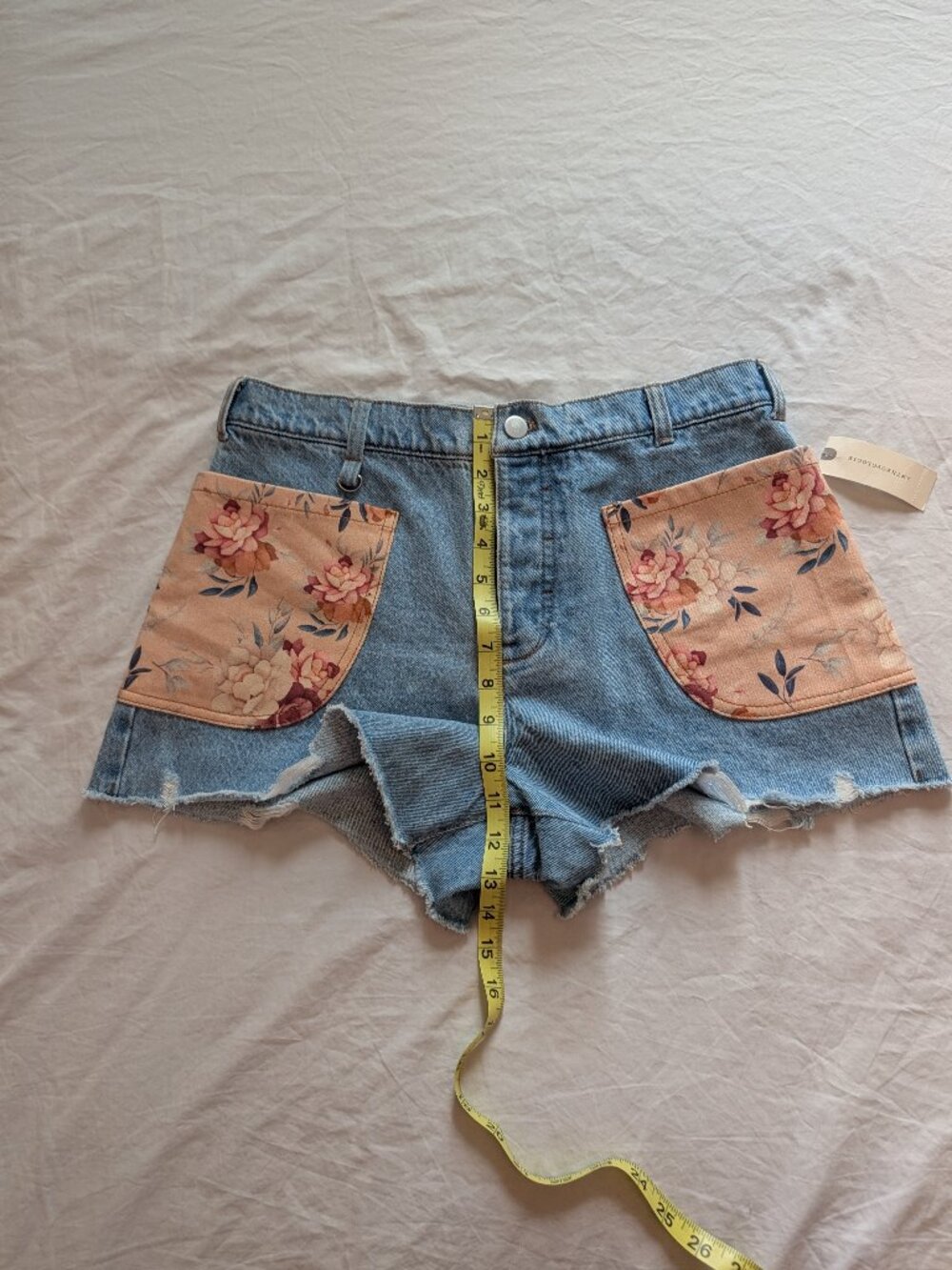 NWT Anthropologie Pilcro Floral Patch Denim Shorts in Size 29 - Picture 15 of 15